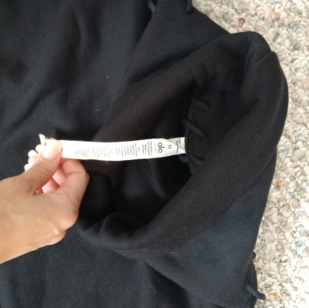 *SOLD*Alo cropped turtleneck sweat shirt M - Picture 3 of 8